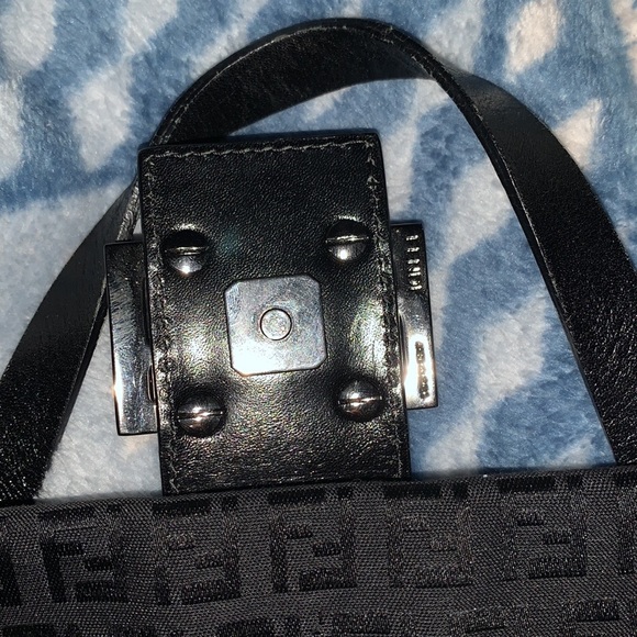 A black Fendi tote bag - Picture 4 of 10